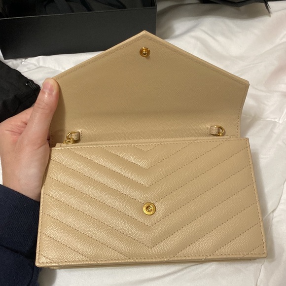 ❌Sold❌Saint Laurent Cassandre Matelasse Envelope LeatherWalletonChain NudePowder - Picture 3 of 16